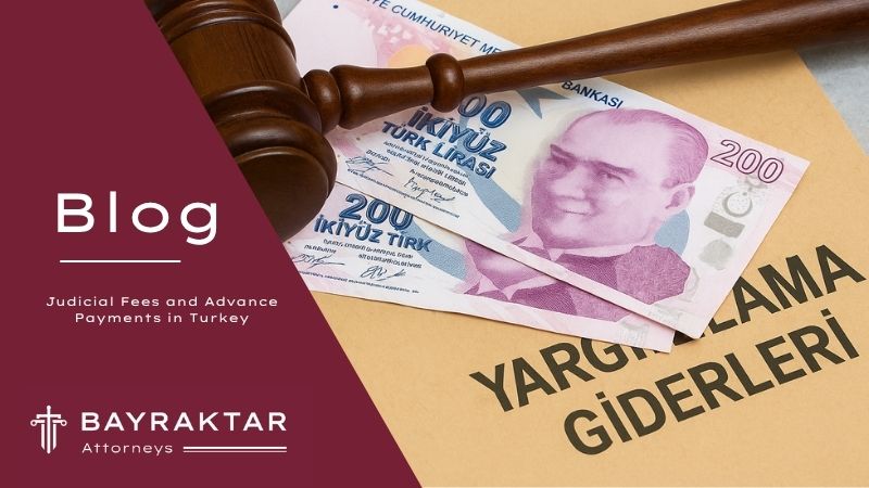 A horizontal photograph showing a wooden judge’s gavel resting beside two 200 Turkish Lira banknotes, representing judicial expenses in Türkiye